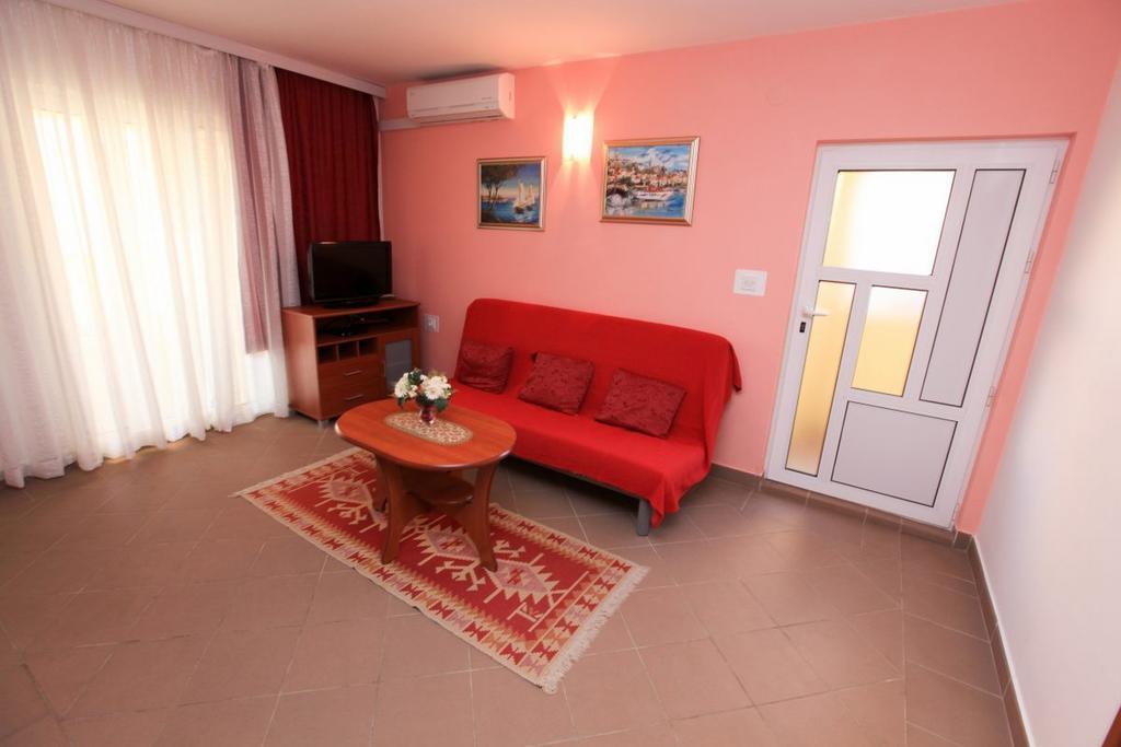 Apartments Franc Povljana Habitación foto