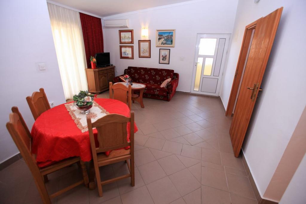 Apartments Franc Povljana Habitación foto