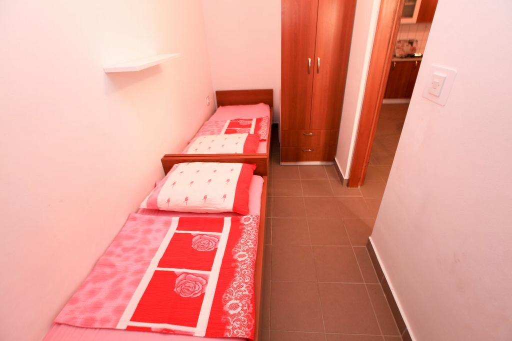 Apartments Franc Povljana Habitación foto