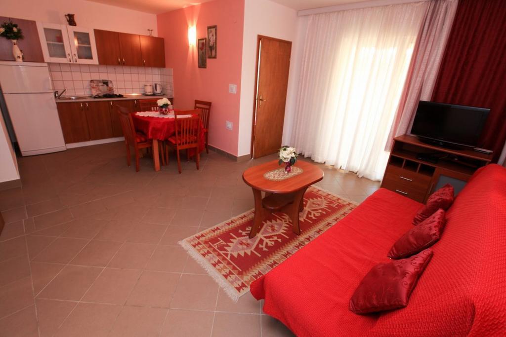 Apartments Franc Povljana Habitación foto