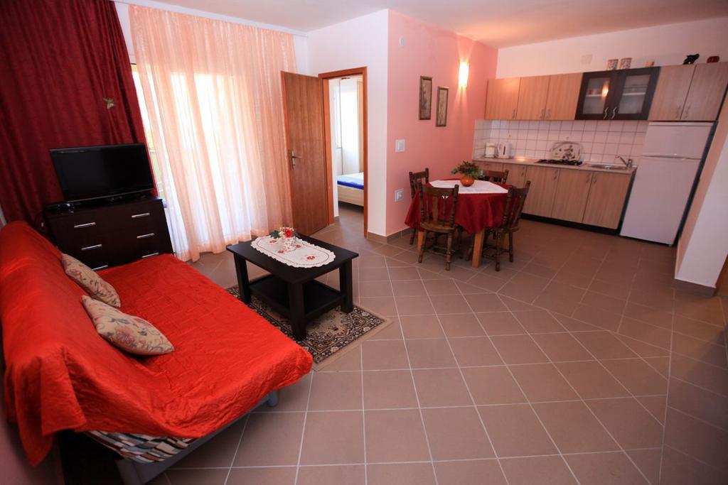 Apartments Franc Povljana Habitación foto