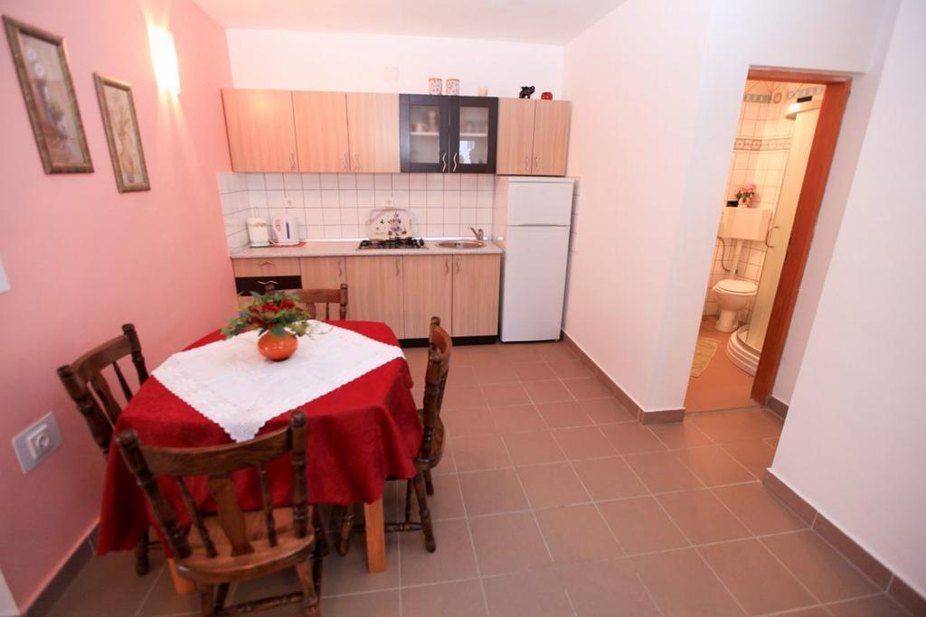 Apartments Franc Povljana Habitación foto
