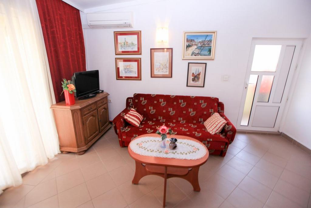 Apartments Franc Povljana Habitación foto