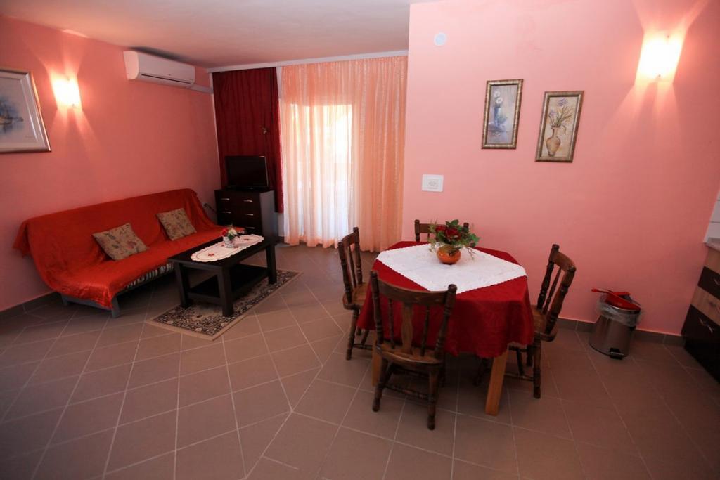 Apartments Franc Povljana Habitación foto