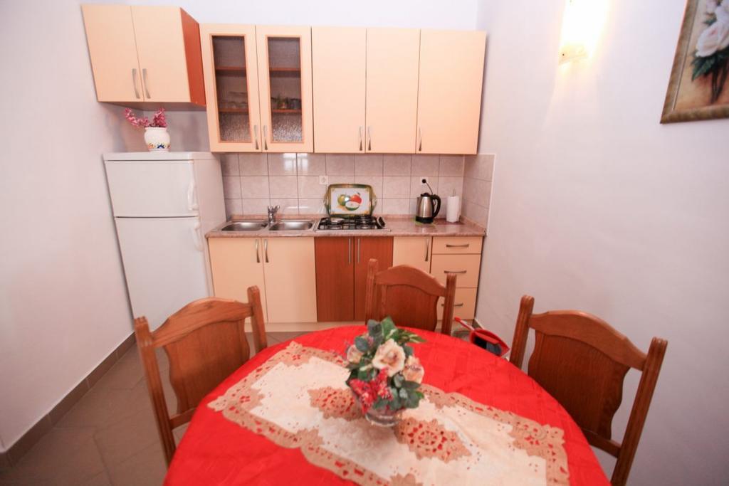 Apartments Franc Povljana Habitación foto